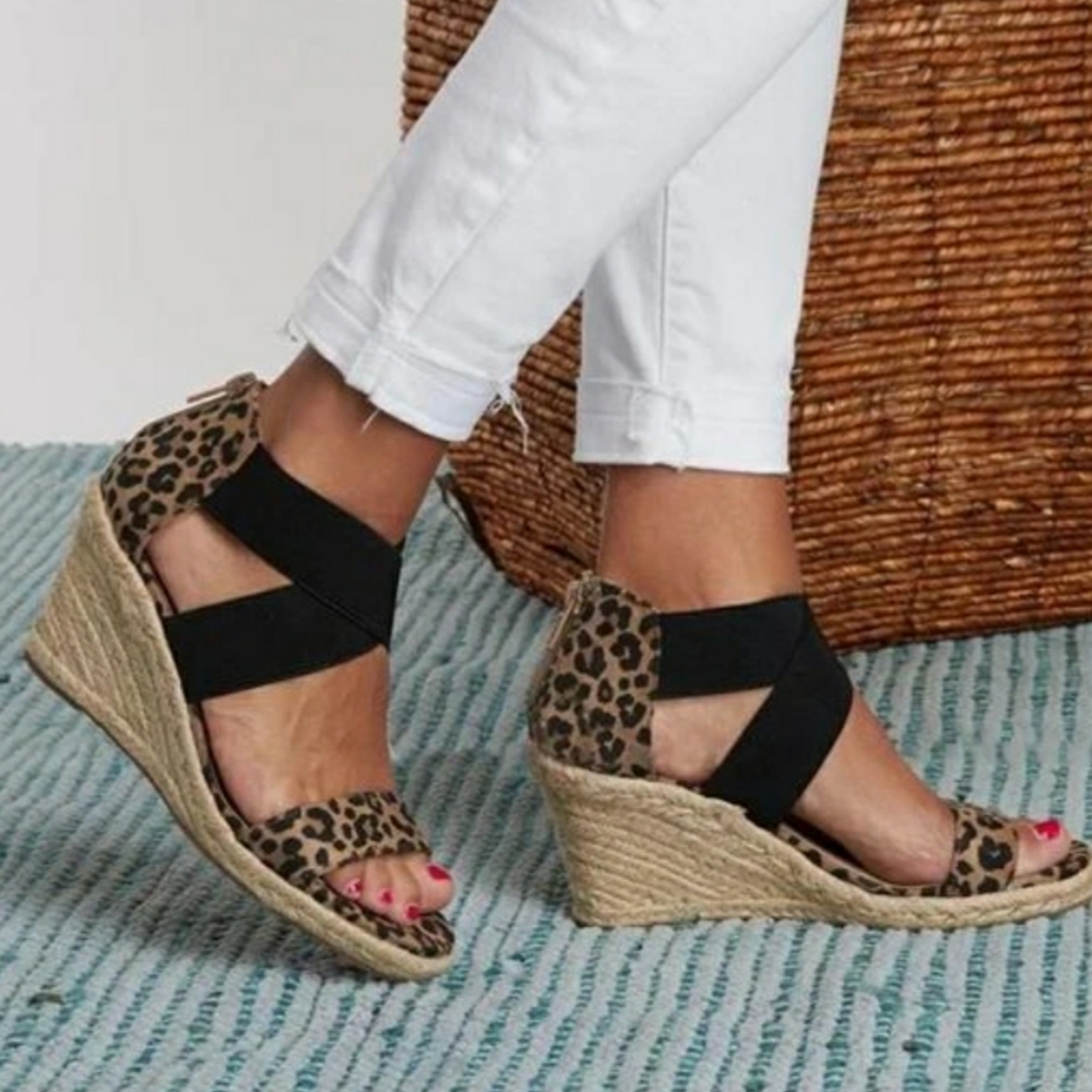 Espadrille wedges with leopard print